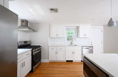 Braintree Casa | Room for rent in newly renovated suburban home. Close to Hwy/MBTA and hospitals