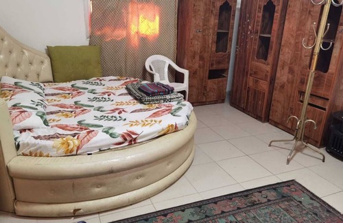 Unaizah Cama Y Desayuno | Room for sharing غرفه للمشاركه