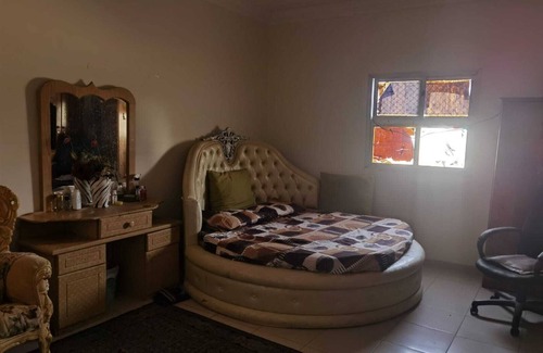 Unaizah Cama Y Desayuno | Room for sharing غرفه للمشاركه