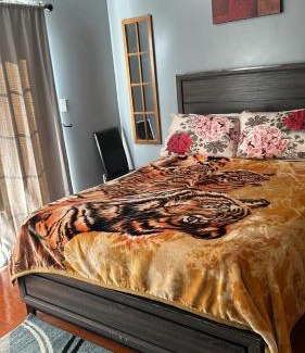 Newark Casa | Room G DIVINE VILLA AND RESORT, 6 MINS TO AIRPORT, 4MINS TO PENN STATION.
