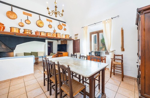 Puigpunyent Apartamento | Habitación 'Habitación 3' con vistas a la montaña, piscina compartida y Wi-Fi