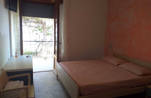 Pineto Cama Y Desayuno | Room in B&B - Quadruple Room for a Totally Relaxing Holiday