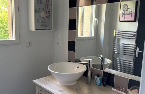 Sarge-les-le-Mans Cama Y Desayuno | Room in contemporary house with swimming pool