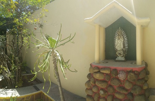 La Paz Casa | Room in Guest Room - Padrino's Hostal La Paz Full House