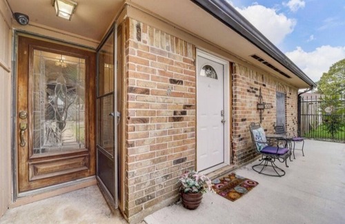 Southbelt/Ellington Casa | Room in house close to Hobby airport Houston