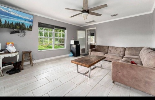 Southbelt/Ellington Casa | Room in house close to Hobby airport Houston