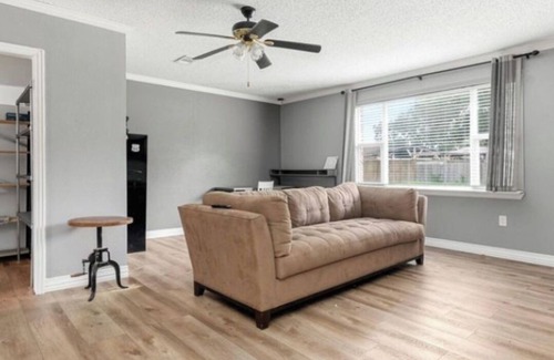 Southbelt/Ellington Casa | Room in house close to Hobby airport Houston