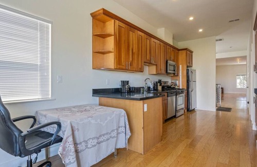 Mission District Condominio | Room in Renovated Flat w/ En-suite Bath and DECK