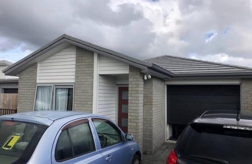 Pukekohe Casa | Room in Stand alone family house - Pukekohe