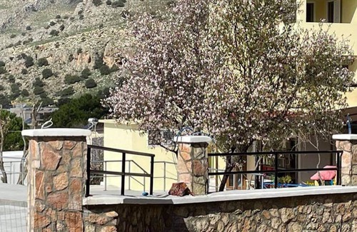 Pefkos Apartamento | Room in Studio - Rustic and Spacious Studio by the Beach