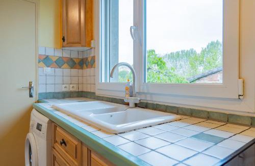 Arenes Romaines - Saint-Martin-du-Touch Apartamento | Room in Toulouse - Studio proche Airbus Toulouse St Martin Touch