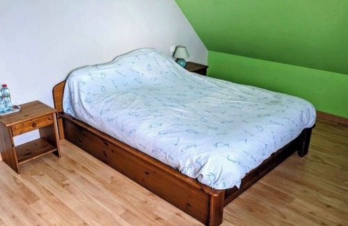 Saint-Denis-les-Ponts Cama Y Desayuno | Room in villa with pool