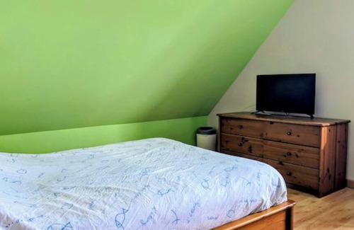 Saint-Denis-les-Ponts Cama Y Desayuno | Room in villa with pool