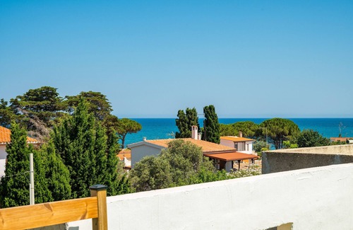Sarroch Apartamento | Room 'Istè' with Sea View, Private Terrace and Air Conditioning