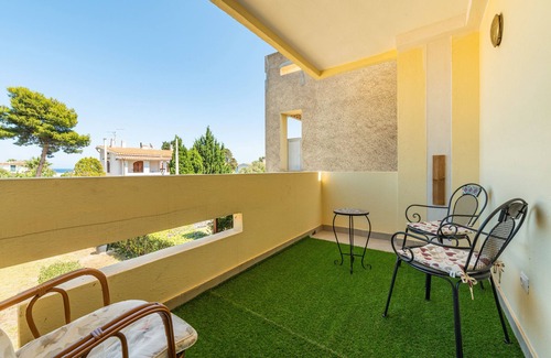 Sarroch Apartamento | Room 'Istè' with Sea View, Private Terrace and Air Conditioning