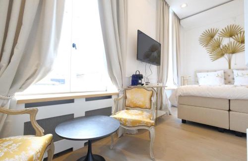 Mons Casa | Room Jade - La Maison de la duchesse de la Valliere - Parking privé