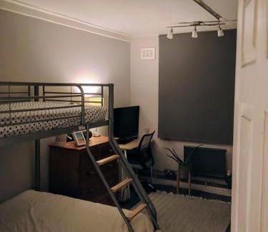 Waterloo Casa | Room just of the Southbank sleeps 3