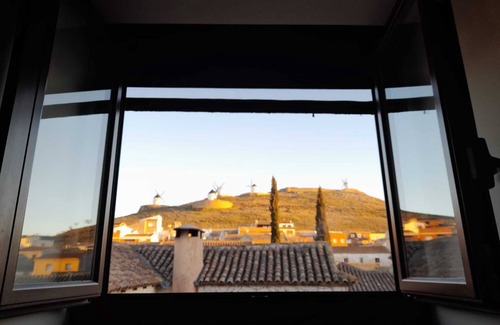Consuegra Apartamento | Habitación 'La Centinela' con piscina compartida, Wi-Fi y aire acondicionado.