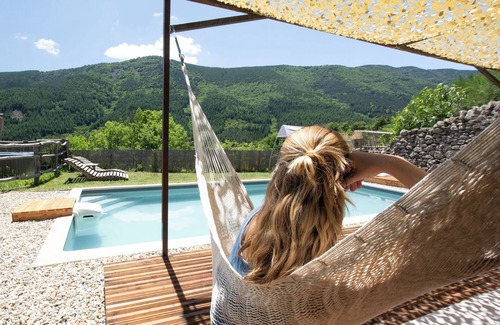 Valgorge Apartamento | Habitación 'La Ferme De Chalas - Dénave' con piscina compartida, terraza compartida y Wi-Fi