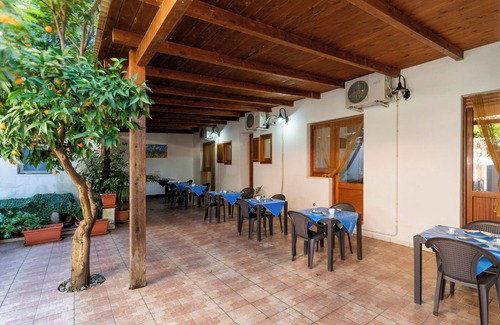 Presicce Apartamento | Habitación 'La Saracina - Camera 3' con terraza compartida, Wi-Fi y aire acondicionado.