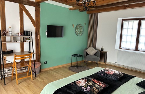 Chateaudun Cama Y Desayuno | Habitación Léa en Châteaudun, acceso PMR, jardín y piscina