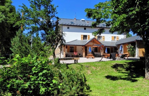 Vassieux-en-Vercors Apartamento | Room 'Les Carlines 5' with Mountain View, Shared Terrace and Wi-Fi