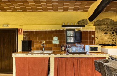 Montagut Apartamento | Habitación 'Malvasia' con vistas a la montaña, piscina compartida y terraza compartida