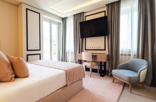 Rione III Colonna Hotel | Room Mate Collection Gran Filippo, Rome-Fontana di Trevi