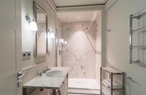 Rione III Colonna Hotel | Room Mate Collection Gran Filippo, Rome-Fontana di Trevi