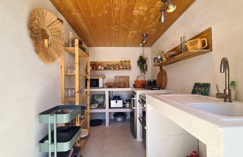 Plaissan Cama Y Desayuno | Room n°1 in Villa SCL - Summer kitchen - Heated pool - Terrace