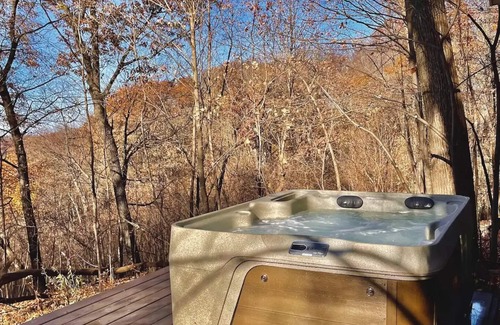 De Soto Casa | Room on the Ridge / HOT TUB / Sleeps 2