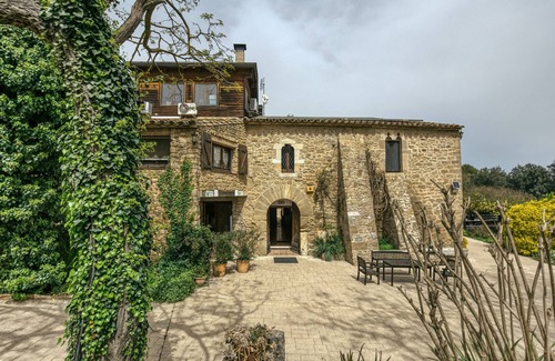 Pujals dels Pagesos Apartamento | Room 'Ponent' with Shared Pool, Wi-Fi and Air Conditioning