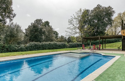 Pujals dels Pagesos Apartamento | Room 'Ponent' with Shared Pool, Wi-Fi and Air Conditioning