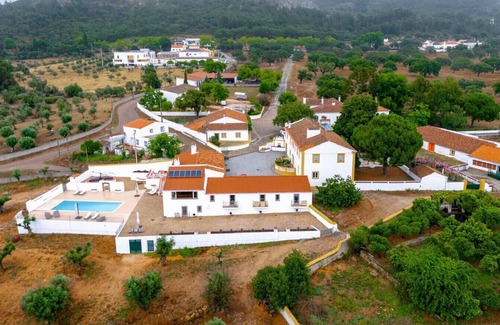 Fortios Apartamento | Room 'Quarto 1' with Shared Pool
