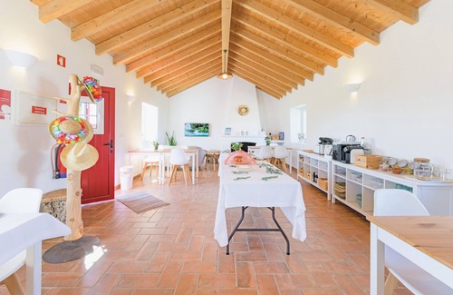 Santiago do Cacem Apartamento | Habitación 'Quarto Suite Esteva' con vistas a la montaña, piscina compartida y Wi-Fi