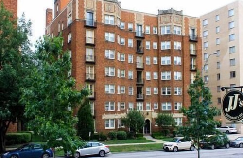 Country Club Plaza Area Apartamento | Room & Roam | Country Club Plaza | Historic Studio