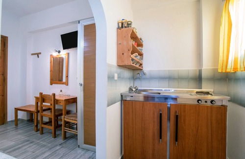 Logaras Apartamento | Habitación 'Estudio 5' con vistas a la montaña, Wi-Fi y aire acondicionado.