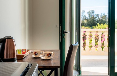 Castromediano Apartamento | Habitación 'Superior 103' con piscina compartida, Wi-Fi y aire acondicionado