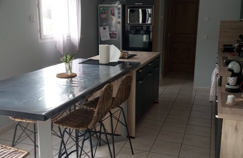 Volnay Cama Y Desayuno | Room to rent for 24 hours of Le Mans motorcycle and car and motorcycle Grand Prix