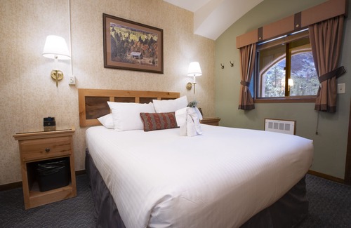 Olympic Valley Hotel | Room w/Kitchen, Balcony, Free Parking, Pool! Near Lake Tahoe