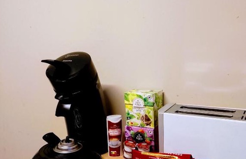 Historical Center Bruges Cama Y Desayuno | Room with carparking, bicycles and small breakfast