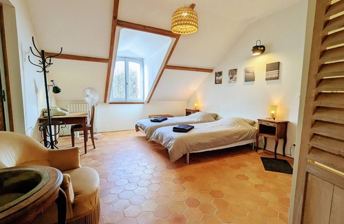 Rosnay Cama Y Desayuno | Habitación con piscina climatizada en el Parque de la Brenne