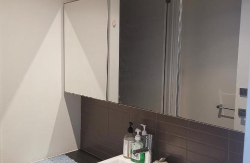 Docklands Casa | Room with king-size bed close to Melbourne CBD & Southern Cross Station