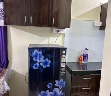 Bhubaneshwar Apartamento | Room with king size bed