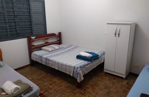 Maringa Casa | Habitación con dos camas en pensionato en Maringá / pr