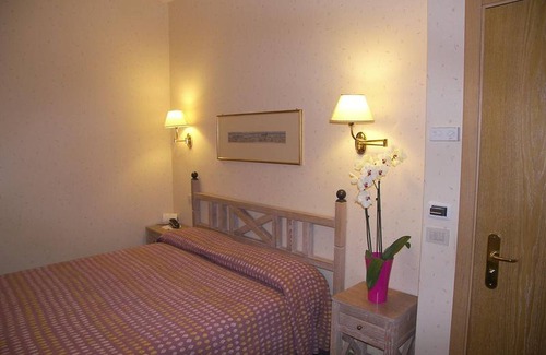 Sant'Elia Fiumerapido Cama Y Desayuno | Habitación x 3 Villa Des Reves en el verde cerca de Montecassino