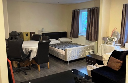 Birmingham Casa | Rooms near stadium park’s hospital and university