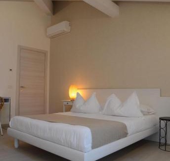 Reggio nell'Emilia Casa | ROOMS,REGGIO AFFITTACAMERE con Bagno Privato, TV, Clima , Wi-Fi