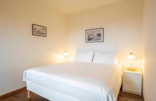 Semice Casa | Rooms & Restaurace Na Jitrách