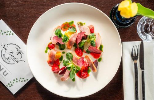 Semice Casa | Rooms & Restaurace Na Jitrách
